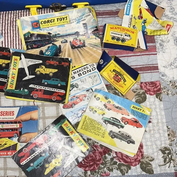 Vintage’60’s ‘70’s Lesney Matchbox case plus cars